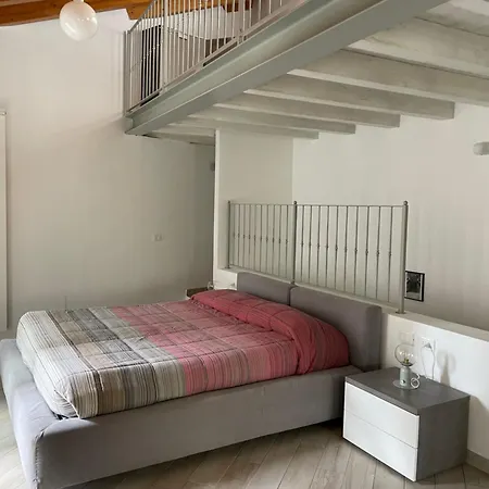 Casa L'isola Di Sara Nyaraló Monte Isola